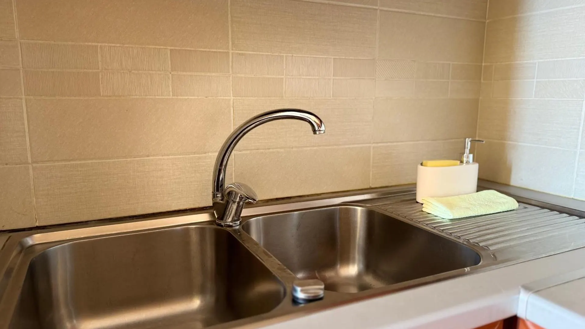 Cozy Stay In Tirana City Center 0*,